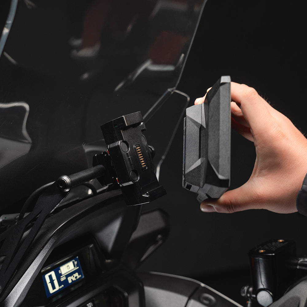 R7X 7-inch Display: Built to Fit. Made to Ride.