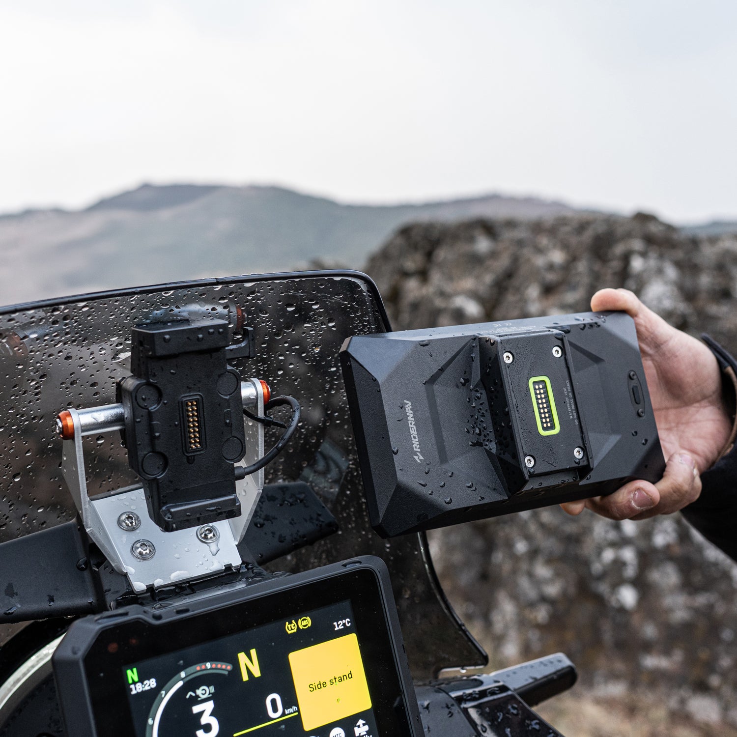 R7X 7-inch Display: Built to Fit. Made to Ride.