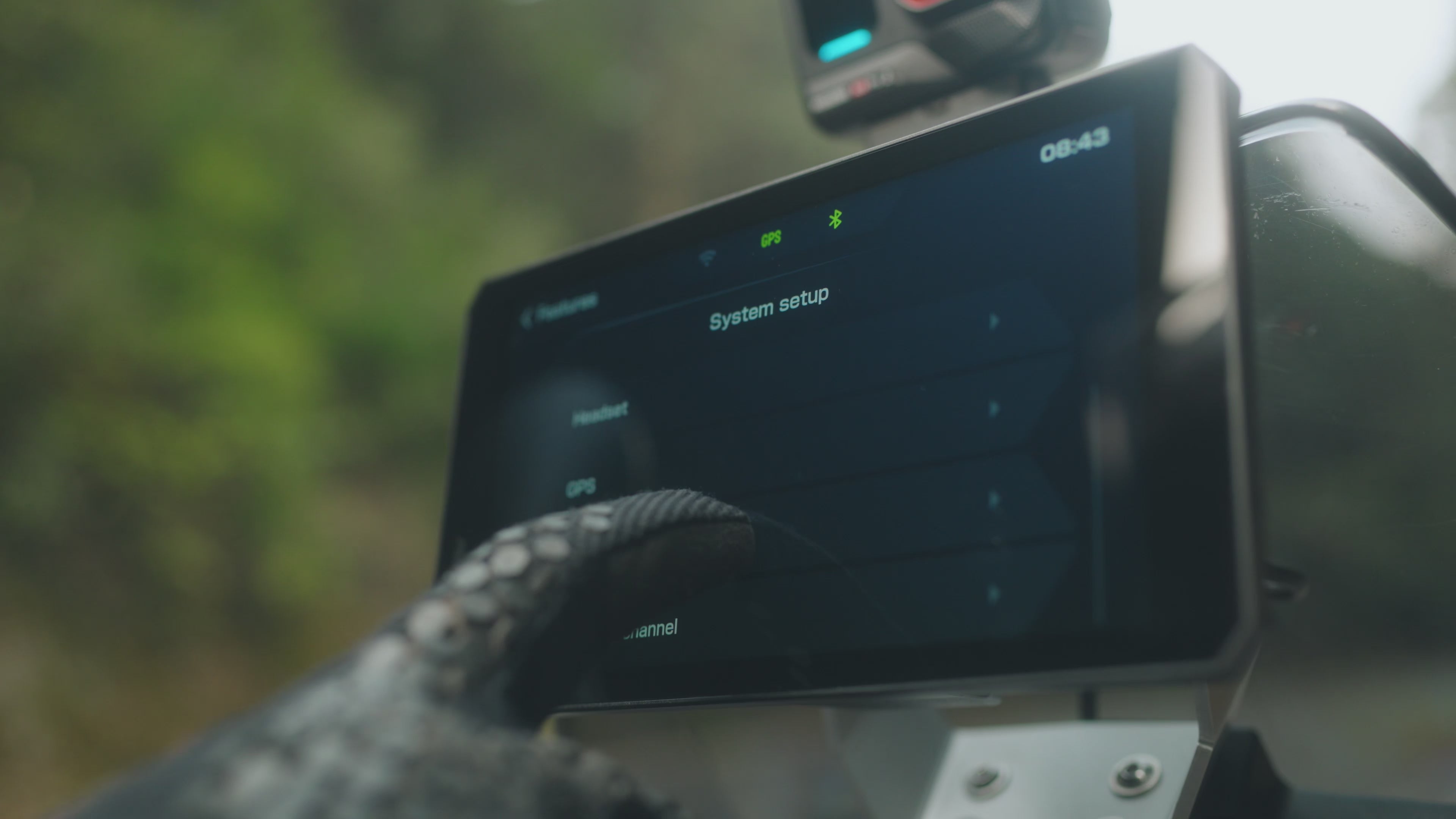 R7X 7-inch Display: Built to Fit. Made to Ride.