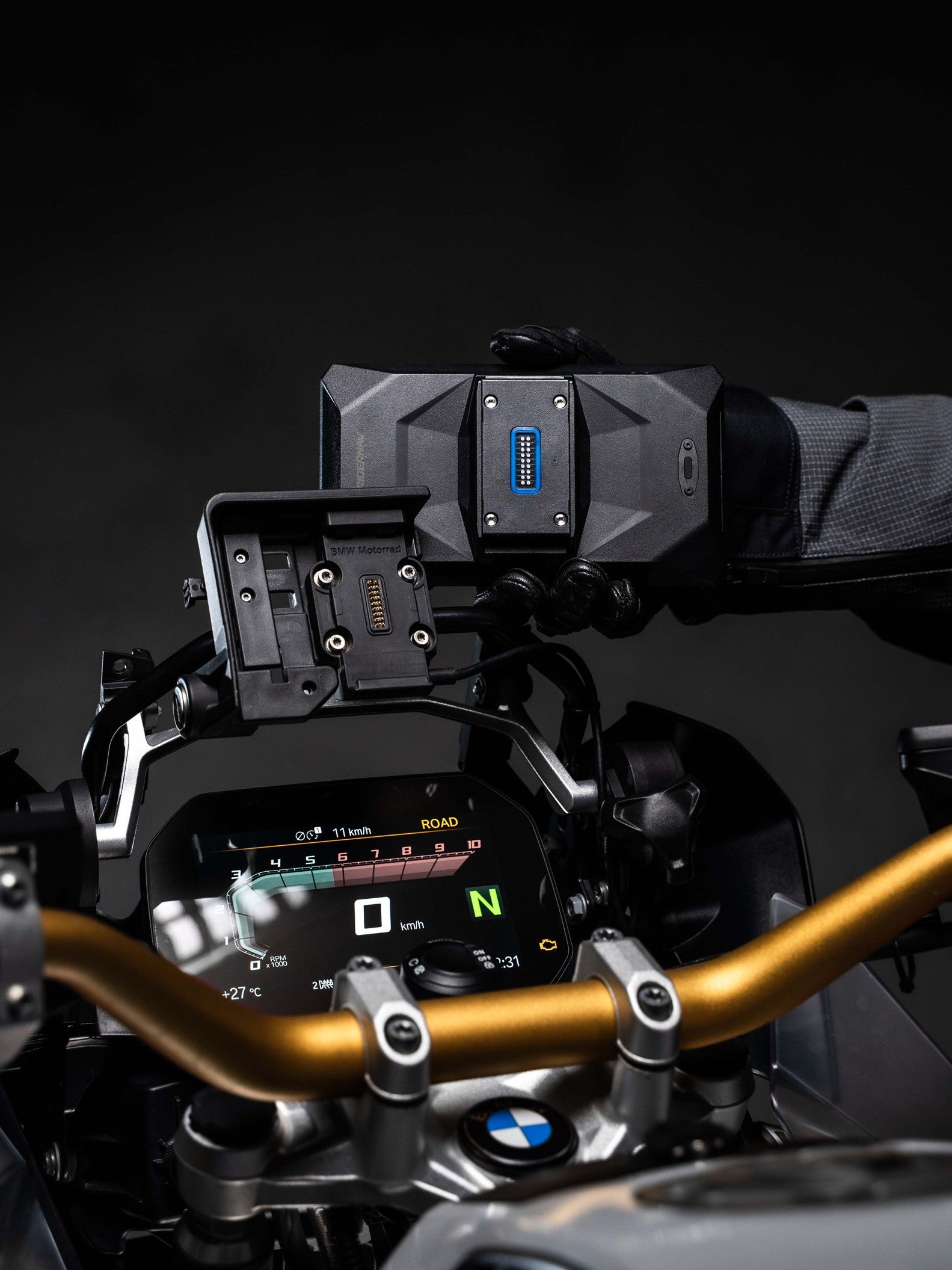 R7M 7-inch Display: Built for BMW. Made for Control.